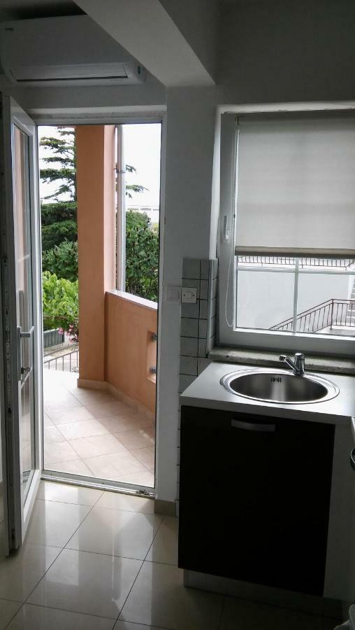 Apartments Ana Бибине Екстериор снимка