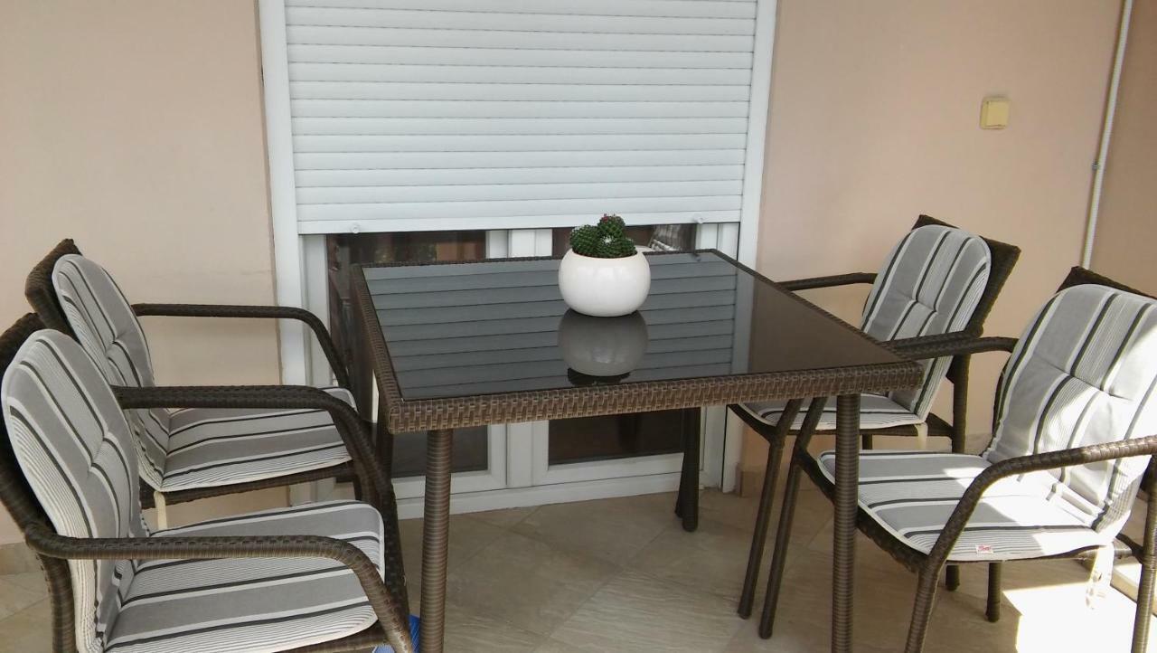Apartments Ana Бибине Екстериор снимка