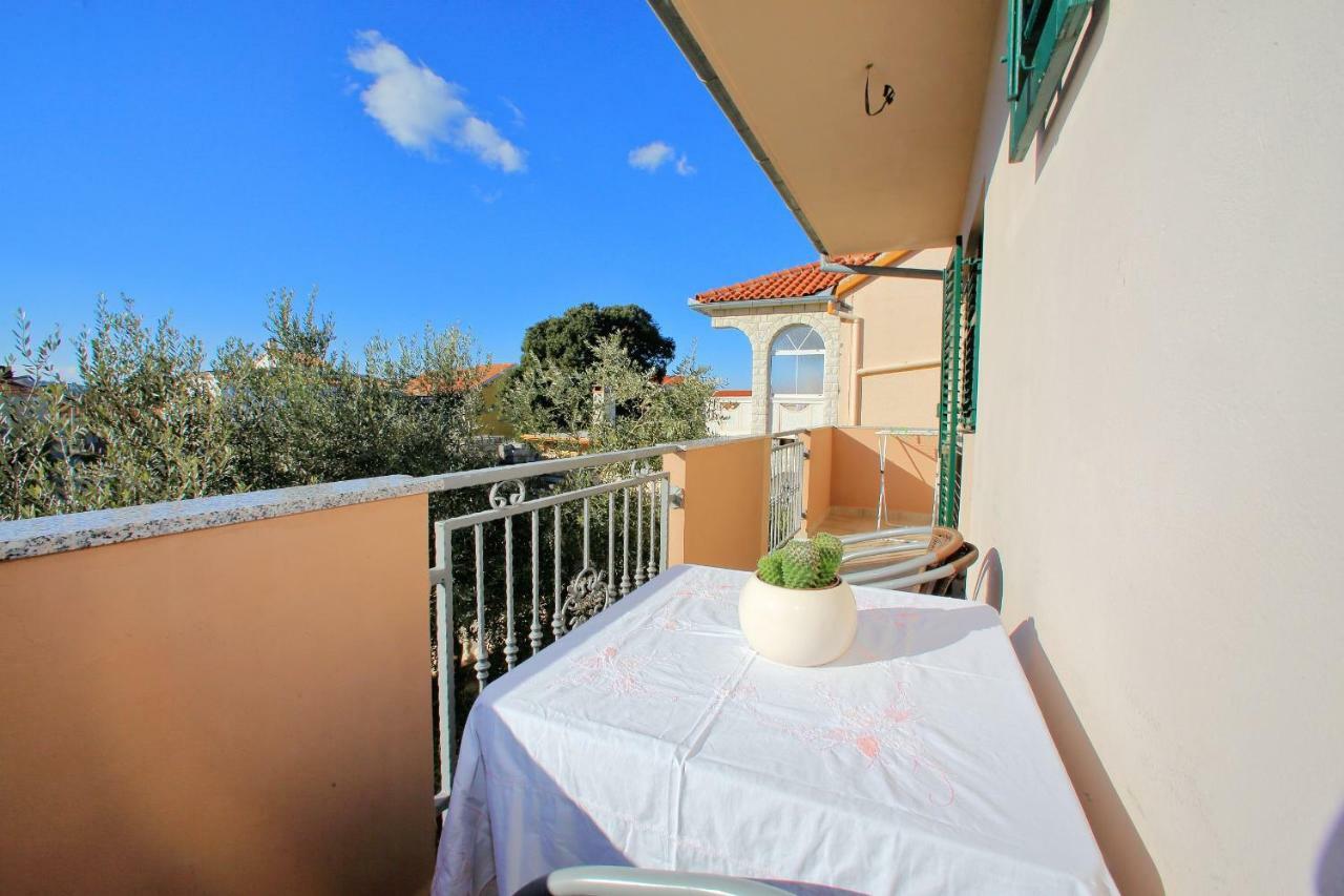 Apartments Ana Бибине Екстериор снимка