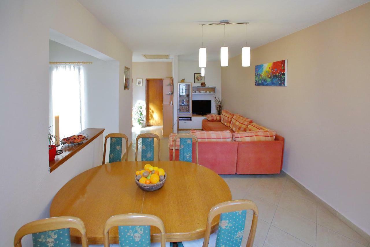 Apartments Ana Бибине Екстериор снимка