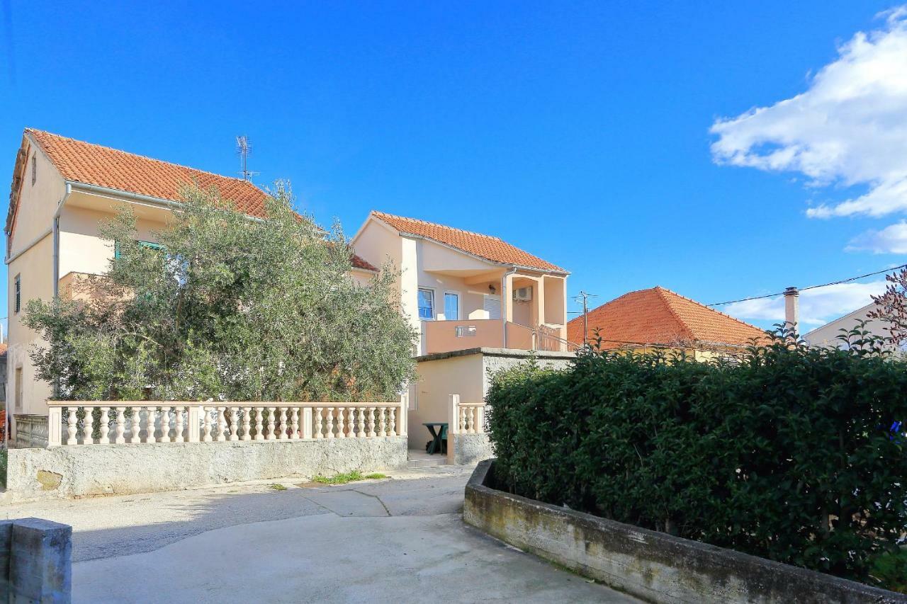 Apartments Ana Бибине Екстериор снимка