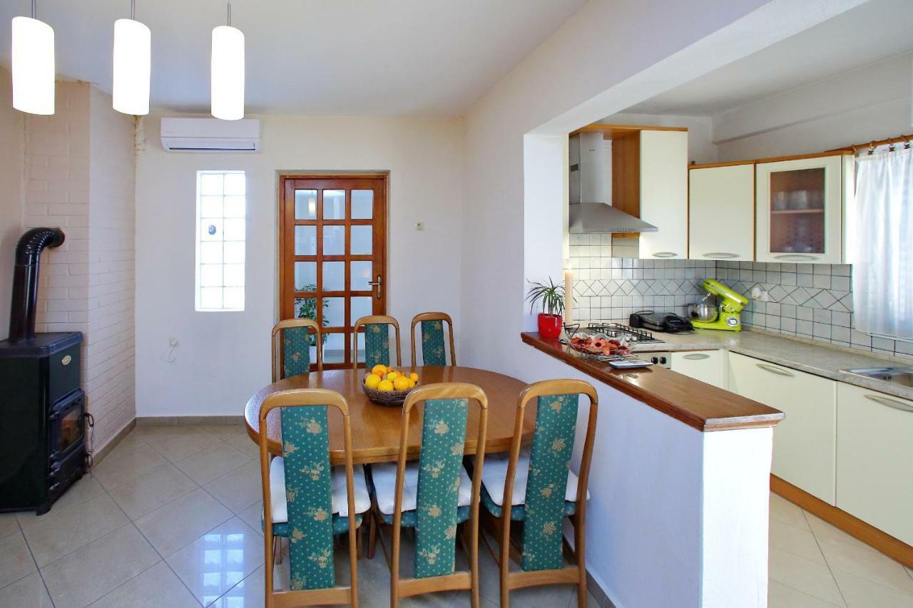 Apartments Ana Бибине Екстериор снимка