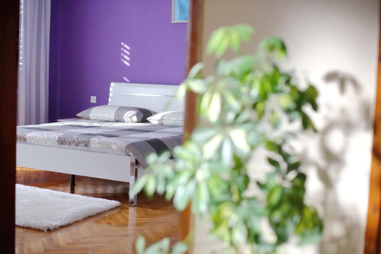 Apartments Ana Бибине Екстериор снимка