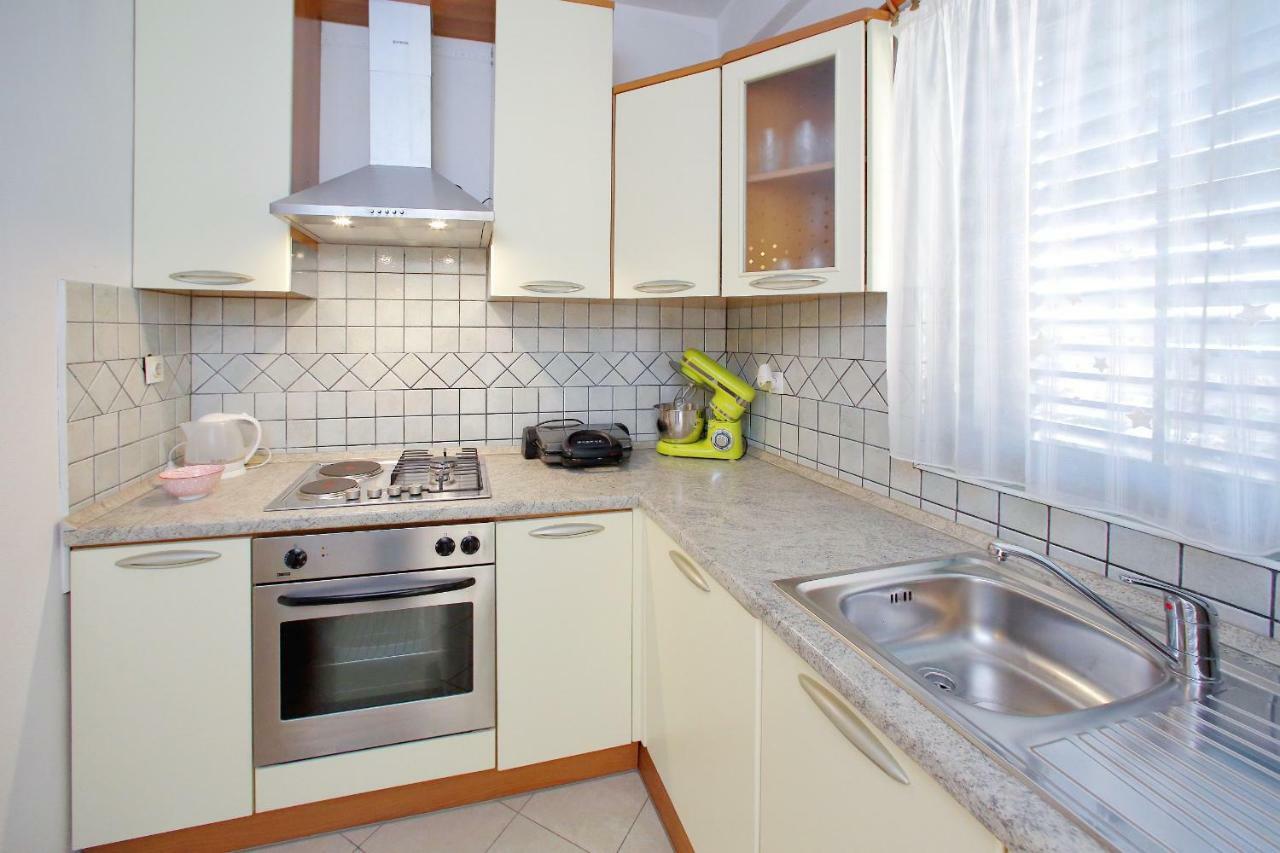 Apartments Ana Бибине Екстериор снимка
