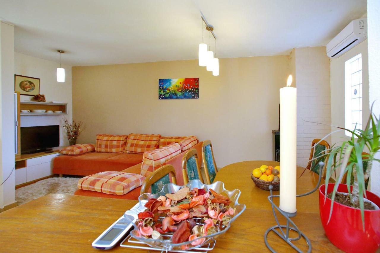 Apartments Ana Бибине Екстериор снимка