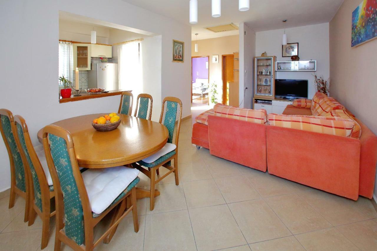 Apartments Ana Бибине Екстериор снимка
