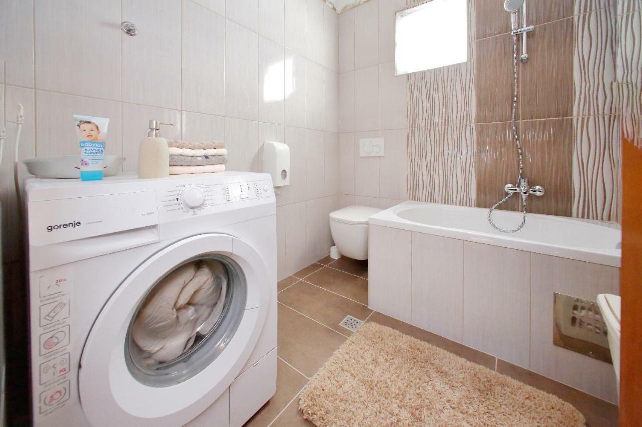 Apartments Ana Бибине Екстериор снимка