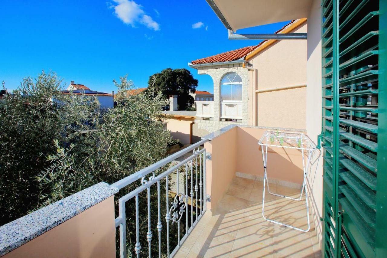 Apartments Ana Бибине Екстериор снимка
