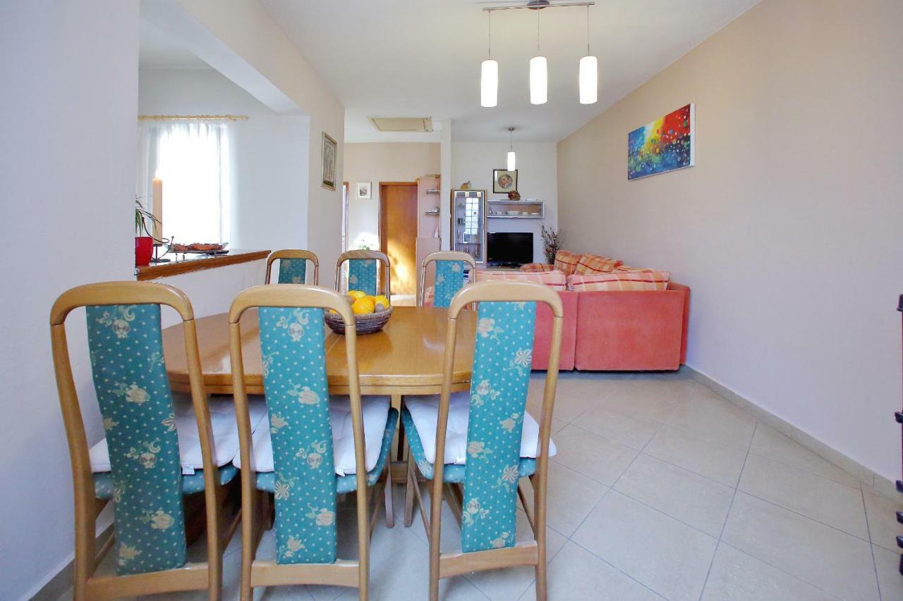 Apartments Ana Бибине Екстериор снимка