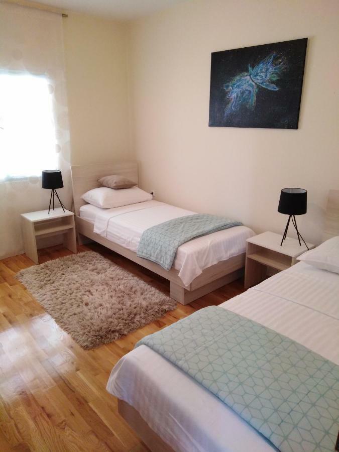 Apartments Ana Бибине Екстериор снимка